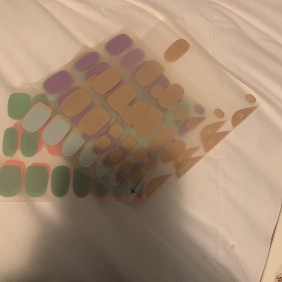 Lots of fun ManiMe stick on gels. - Picture 8 of 10